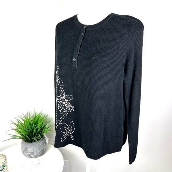 Evan-Picone embroidered flowers black sweater womens waffle knit button size L - Picture 2 of 8